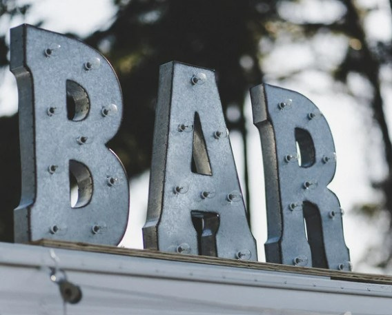 Noleggio Scritta luminosa BAR a Milano